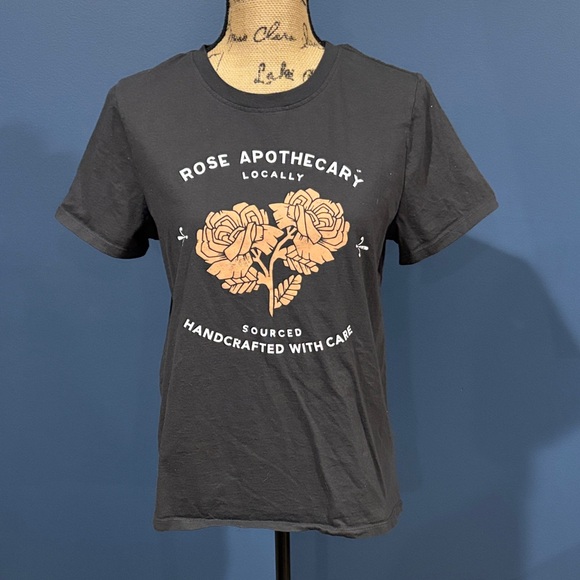 Tops - Gray Graphic T-Shirt with Floral Design